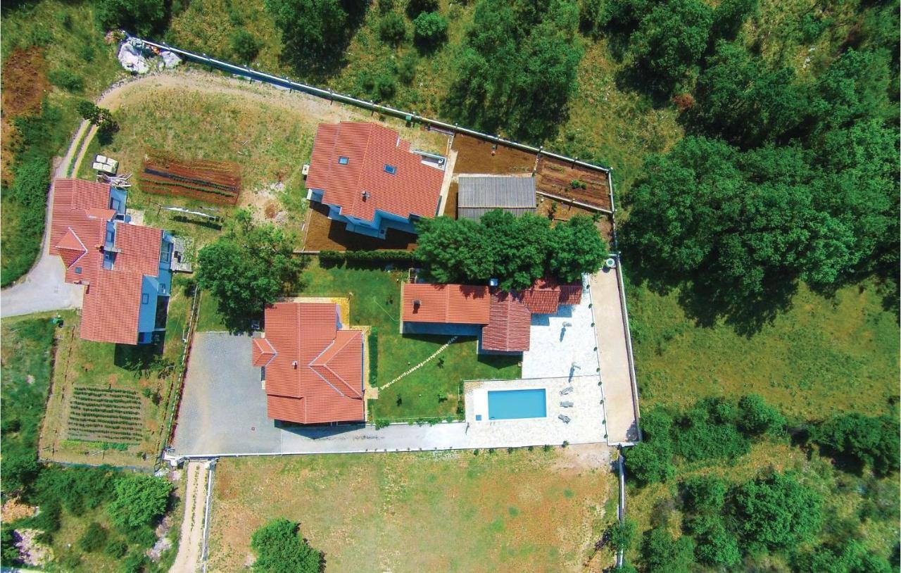 Dom wakacyjny Awesome In Zadar With 2 Bedrooms, Wifi And Outdoor Swimming Pool *