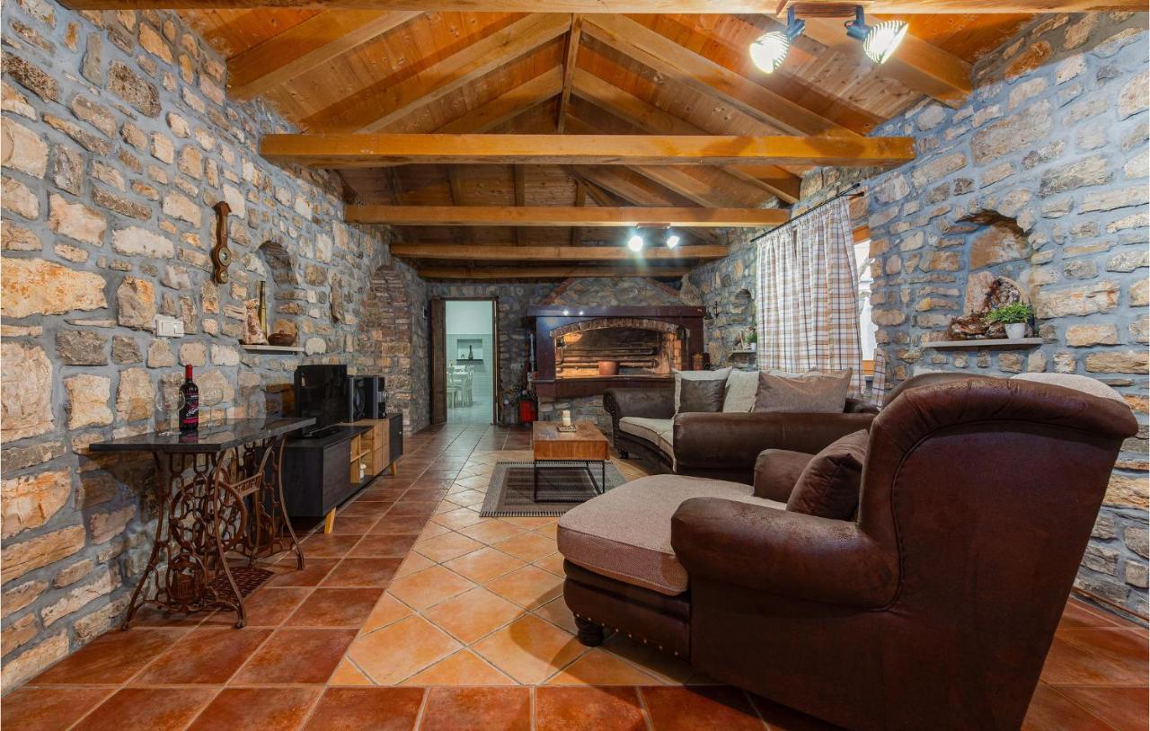 Awesome In Zadar With 2 Bedrooms, Wifi And Outdoor Swimming Pool Dom wakacyjny